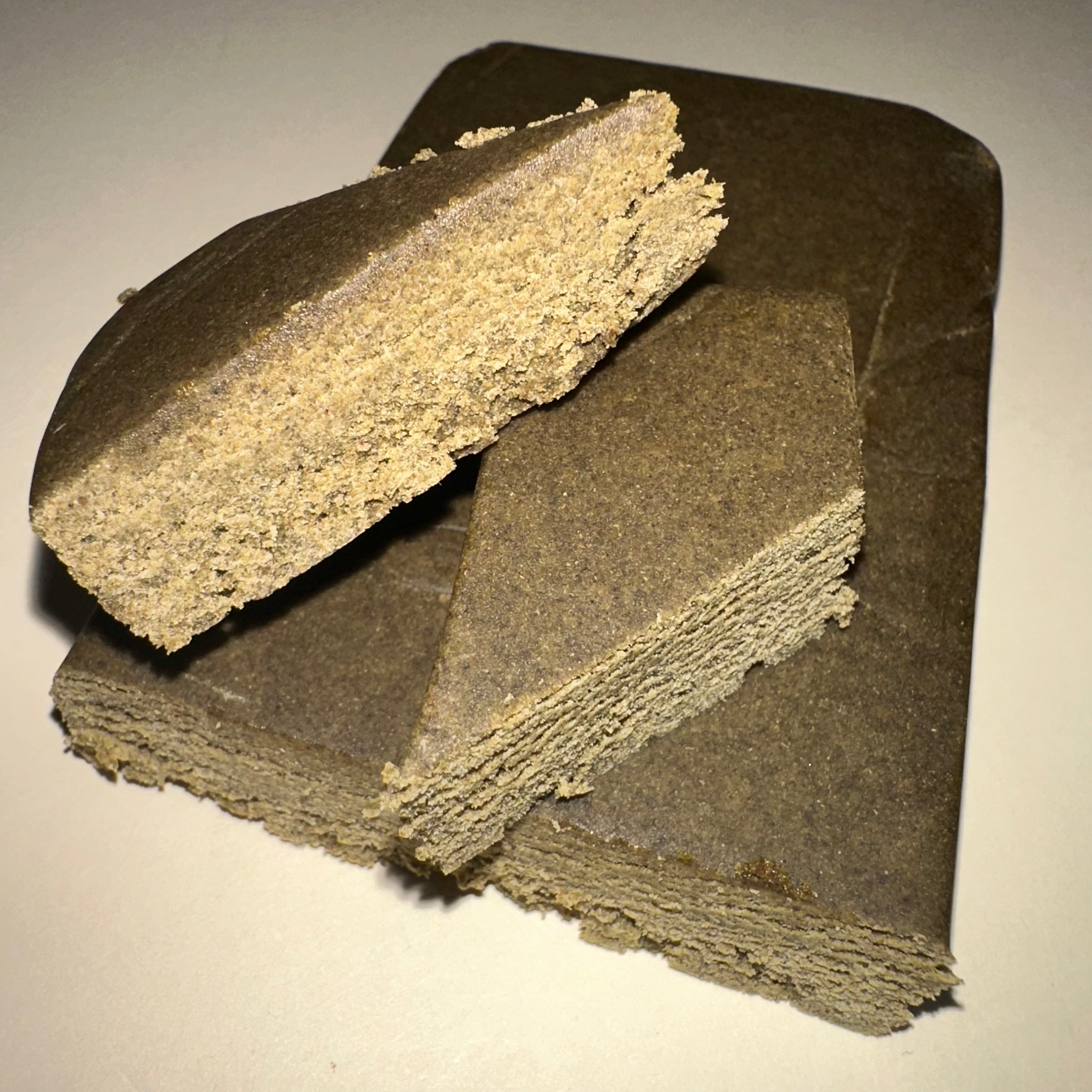 FROZEN GOLD | Hash 50% CBD – Sabor suave y efecto puro – HIBISCUS SHOP ...